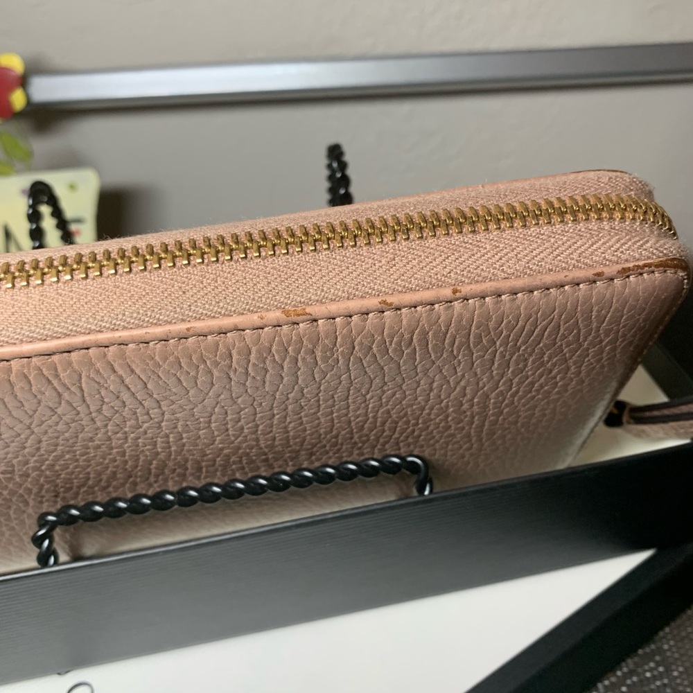 Beautiful Authentic Pre Owned Gucci Beige Leather Wallet - Picture 4 of 16